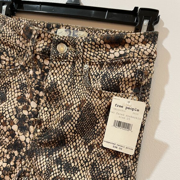 Free People "We The Free" Snake  Animal Print Raw Hem Jeans Sz 25 NWT Retail $98 - Picture 9 of 13